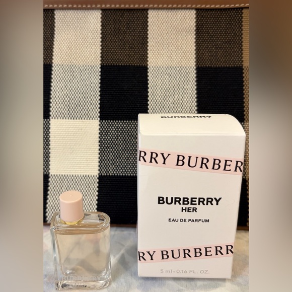 🖤🤎NWT BURBERRY TAUPE BROWN/BLACK CHECK CANVAS WRISTLET🤎🖤
SCENTED WATER INCLUDED - Picture 10 of 12